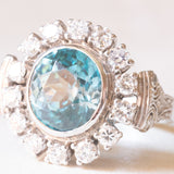 Vintage-Gänseblümchen-Ring aus 18 Karat Weißgold mit hellblauem Zirkon (ca. 4.50 ct) und Diamanten (ca. 0.84 ctw)