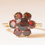 Vintage-Gänseblümchen-Ring aus 8-karätigem Gelbgold und Granat (ca. 2.20 ctw), 70er Jahre