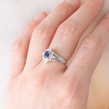 Anello a margherita vintage in platino con zaffiro (0.30ct) e diamanti (0.32ctw), anni ‘80