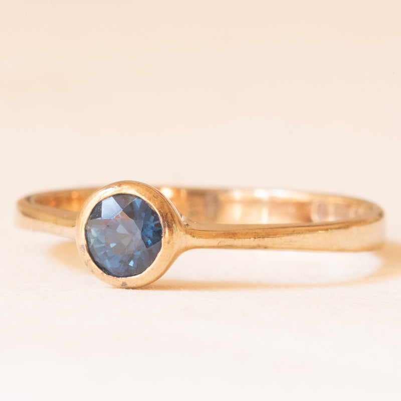 Solitario vintage in oro giallo 9K con topazio blu trattato (0.40ct ca.), anno 1984