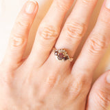 Vintage-Ring aus 9-karätigem Gelb- und Weißgold mit Granaten (ca. 0.70 ctw) und Diamanten, 60er Jahre