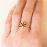 Anello a fiore vintage in oro giallo 9K con granati (0.60ctw ca.), anno 1966