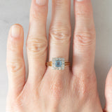 Anillo vintage de oro amarillo y blanco de 14 quilates con margaritas, topacio azul (aprox. 0.70 ct) y diamantes de talla brillante (aprox. 0.48 ct), década de 70/80