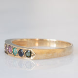 Anello “DEAREST” vintage in oro giallo 9K con diamante, smeraldi, ametista, rubino, zaffiro e tormalina, anno 1994