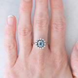 Bague marguerite vintage en or blanc 14 carats avec aigue-marine (environ 0.70 ct) et diamants taille brillant (environ 0.24 ct), années 70