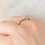 Anello a fiore vintage in oro giallo e bianco 9K con diamanti (0.15ctw ca.), anni ‘80