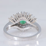 Anello vintage in oro bianco 18K con smeraldo (0.68ct ca.) e diamanti di taglio brillante (0.89ctw ca.), anni ‘70