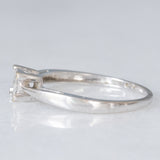 Anello “solitario” vintage in oro bianco 9K con illusion setting diamanti di taglio princess (0.15ctw ca.), anni ‘80/‘90