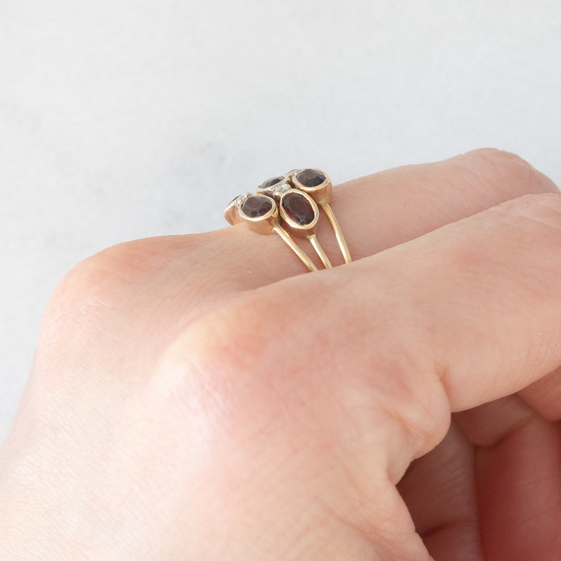 Anello harem in oro giallo 18K con granati (1.50ctw ca.) e pietre bianche, anni ‘60/‘70