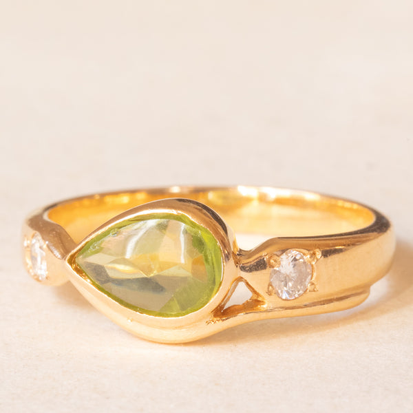 Anello vintage in oro giallo 18K con peridoto (0.75ct ca.) e diamanti (0.06ctw ca.), anni ‘70/‘80