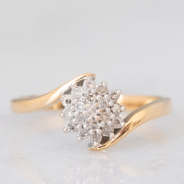 Anello a fiore vintage in oro giallo e bianco 9K con diamanti (0.15ctw ca.)