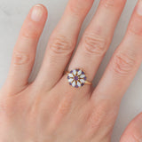 Anello a fiore vintage in oro giallo 8K con ametiste (0.30ctw ca.) e opali, anni ‘80