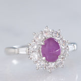 Anello a margherita vintage in platino con rubino stellato (1.35ct) e diamanti (0.66ctw ca.), anni ‘90