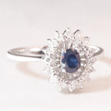 Vintage 18K white gold daisy ring with sapphire (0.40ct approx.) And diamonds (0.16ctw approx.), 60s / 70s