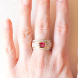 VINTAGE-BANDRING AUS 18K GELBGOLD MIT RUBIN (CA. 1.40 KT.) UND DIAMANTEN IM BRILLANTSCHLIFF (CA. 1 KT.), 70er/80er Jahre