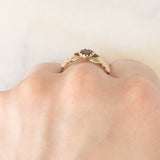 Anello Claddagh vintage in oro giallo 9K con granato di taglio a cuore (0.50ct ca.)