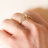 Vintage-Ring aus 14-karätigem Gelb- und Weißgold mit zentralem Diamanten im Marquise-Schliff (ca. 0.25 ct) und seitlichen Diamanten im konischen Schliff, 70er/80er Jahre