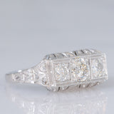 Anel Art Déco em ouro branco 14K com diamantes de lapidação antiga europeia (aprox. 0.90 ct), década de 30.