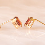 Vintage-Lichtpunkt-Ohrringe aus 9-karätigem Gelbgold mit Granaten (ca. 0.80 ctw)
