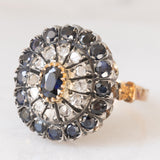 Anello a margherita vintage in stile antico in oro giallo 18K e argento con zaffiri (1ctw ca.) e diamanti di taglio rosetta (0.12ctw ca.), anni ‘60/‘70