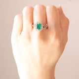 Daisy ring in 18K white gold with emerald (approx. 1ct) and brilliant cut diamonds (approx. 0.60ctw)