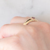 Anello a fascia vintage in oro giallo 8K con rubino sintetico, anni ‘50