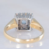 Anillo vintage de oro amarillo y blanco de 14 quilates con margaritas, topacio azul (aprox. 0.70 ct) y diamantes de talla brillante (aprox. 0.48 ct), década de 70/80