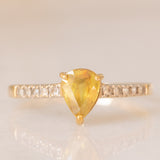 Anello vintage in oro giallo 9K con tormalina gialla (0.60ct ca.) e diamanti (0.10ctw ca.)