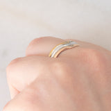 Anello “triplo” in tre ori (giallo, bianco e rosa) 8K con pietre bianche, anni ‘80