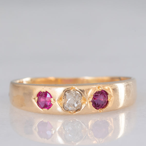 Trilogy gypsy vintage in oro giallo 14K con diamante (0.16ct ca.) e rubini (0.16ctw ca.), anni ‘40/‘50