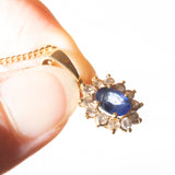 Gänseblümchen-Anhänger aus 18-karätigem Gelbgold mit Saphir (ca. 0.90 ct) und Diamanten im Brillantschliff (ca. 0.36 ctw), 70er Jahre