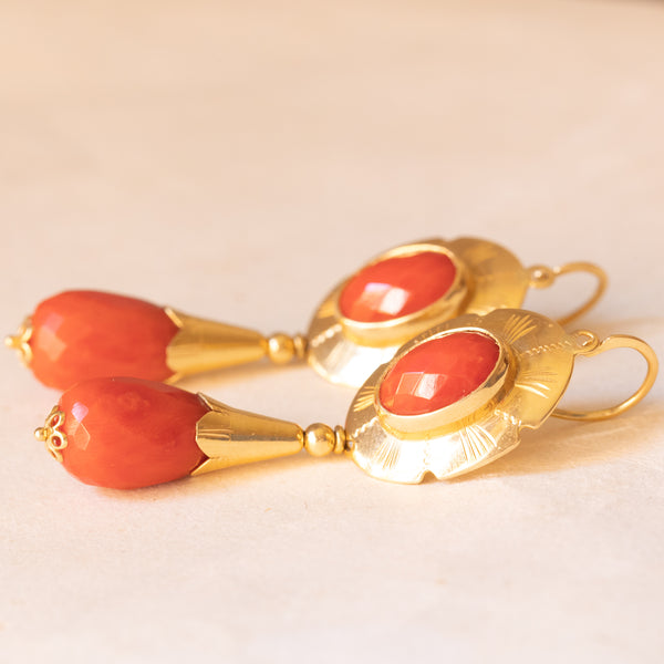 Orecchini 2 in 1 vintage in oro giallo 18K con corallo rosso, anni ‘50