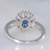 Anello a margherita vintage in oro bianco 14K con zaffiro (1.15ct ca.) e diamanti di taglio brillante (0.48ctw ca.), anni ‘80