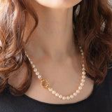 Collana vintage con filo di perle e con chiusura in oro giallo 18K, anni ‘60/‘70