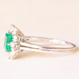 Daisy ring in 18K white gold with emerald (approx. 1ct) and brilliant cut diamonds (approx. 0.60ctw)