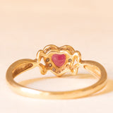 Herzförmiger Vintage-Ring aus 9-karätigem Gelb- und Weißgold mit synthetischem Rubin (ca. 0.20 ct) und Diamanten (ca. 0.06 ctw)