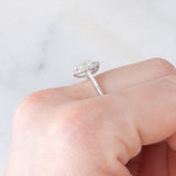 Anello a margherita a goccia in platino con diamanti (0.61ctw), anni ‘2000