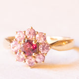 Vintage daisy ring in 9K yellow gold with pink tourmaline (approx. 0.15ct) and synthetic pink sapphires (approx. 0.40ctw), year 2004