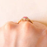 Herzförmiger Vintage-Ring aus 9-karätigem Gelb- und Weißgold mit synthetischem Rubin (ca. 0.20 ct) und Diamanten (ca. 0.06 ctw)