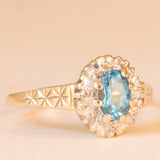 Vintage 9K yellow and white gold daisy ring with blue topaz (0.50ct approx.) and diamonds (0.08ctw approx.)