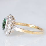 Anello a margherita antico in oro giallo 18K con tormalina verde (1ct ca.) e diamanti di taglio vecchia miniera (0.50ctw ca.), anni ‘20/‘30