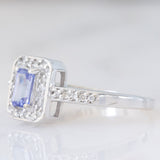 Anello a margherita in oro bianco 9K con tanzanite (0.30ct ca.) e diamanti (0.15ctw ca.), anni ‘90