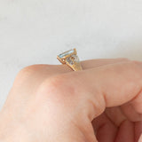 Anello vintage in oro giallo 9K con topazi azzurri (0.80ctw ca.) e diamanti, anni ‘80/‘90