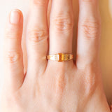 Bague vintage en or jaune 10 carats avec quartz citrine (environ 0.45 ct) et diamants taille brillant (environ 0.06 ct au total), années 70