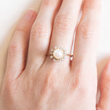 Vintage-Gänseblümchenring aus 14-karätigem Gelb- und Weißgold mit weißer Perle und Diamanten im Brillantschliff (ca. 0.18 ctw), 70er Jahre