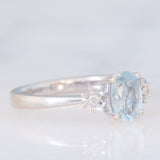 Trilogy vintage in oro bianco 18K con acquamarina (0.60ct ca.) e diamanti, anni ‘80