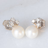 Orecchini vintage in oro bianco 14K con perle bianche e diamanti di taglio brillante (0.18ctw ca.), anni ‘60/‘70