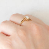 Vintage-Solitär aus 9-karätigem Gelbgold mit Opal (ca. 0.25 ct), 1982