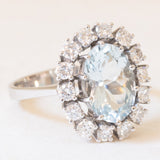 Vintage-Gänseblümchenring aus 18-karätigem Weißgold mit Aquamarin (ca. 3 Karat) und Diamanten im Brillantschliff (ca. 1 Karat), 70er/80er Jahre