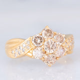 Anello a fiore in oro giallo 18K con diamanti champagne e bianchi (1.50ctw), anni ‘70/‘80